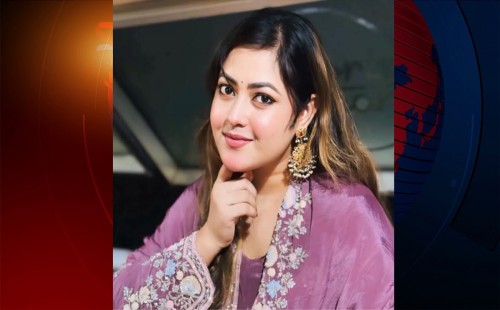 গ্রেফতার এড়াতে পারেননি আওয়ামী লীগ নেত্রী দোলনা আক্তার