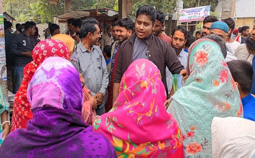 হাসনাত আবদুল্লাহ: “রাজমিস্ত্রির ছেলে, খেটেখাওয়া মানুষের প্রতিনিধি” – এনসিপির পথসভা