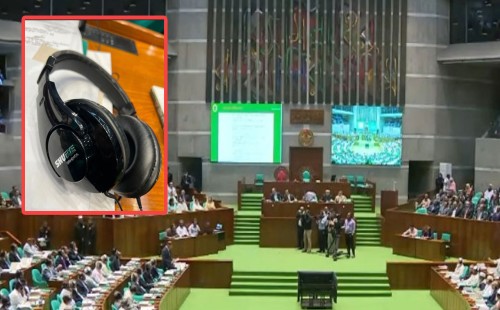 সংসদের হেডফোন নিয়ে ব্যারিস্টার আরমানের বিস্ফোরণ: মান বনাম দামের বিতর্ক ও প্রযুক্তিগত বিভ্রাট