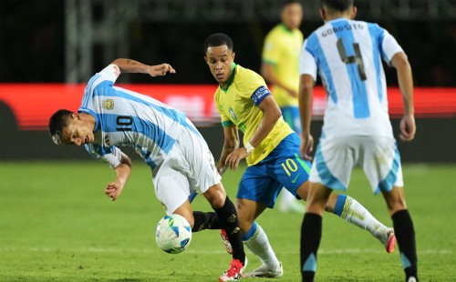 আর্জেন্টিনার সাথে ড্র করে ব্রাজিল তাকিয়ে শেষ ম্যাচের দিকে