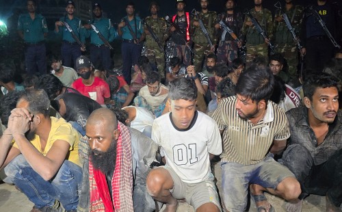 গাজীপুরে যৌথ বাহিনীর অভিযানে ৬০ জন আটক, মাদক ও দেশীয় অস্ত্র জব্দ