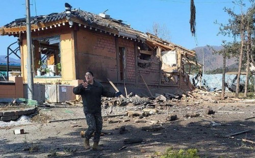 দক্ষিণ কোরিয়ায় সামরিক মহড়ার সময় ভুলবশত আবাসিক এলাকায় বোমাবর্ষণ, ১৫ জন আহত