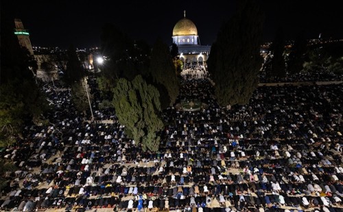 লাইলাতুল কদরের রাতে আল আকসা মসজিদে লাখো মুসল্লির উপস্থিতি ও নিরাপত্তা চ্যালেঞ্জ