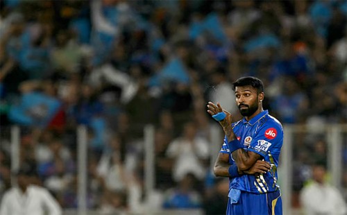 হার্দিক পান্ডিয়াকে ১২ লাখ রুপি জরিমানা, স্লো ওভার রেটের কারণে আইপিএলে শাস্তি