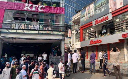 সিলেটে কেএফসিতে ভাঙচুর: ইসরায়েলি প্রতিষ্ঠানের কোমল পানীয় বিক্রির প্রতিবাদে বিক্ষোভ