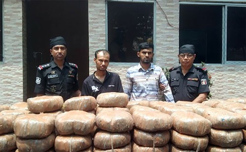 ভৈরবে ২শ’ ১১ কেজি গাঁজাসহ দুই মাদককারবারি গ্রেফতার, মাইক্রোবাস জব্দ