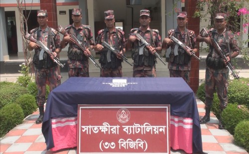 সাতক্ষীরায় শ্রীরামপুর ব্রিজ এলাকা থেকে ২৩ লাখ টাকার হীরার গহনা উদ্ধার করল বিজিবি