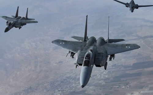 ইসরায়েলি হামলা: ইয়েমেনের হোদেইদা বন্দরে ২০টি যুদ্ধবিমান দিয়ে আক্রমণ