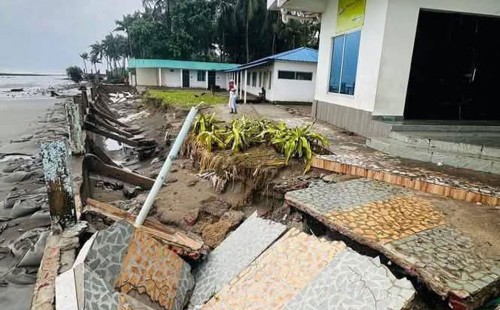 সেন্ট মার্টিনে জোয়ারের আঘাতে ১১ রিসোর্ট ক্ষতিগ্রস্ত, ইসিএ এলাকায় বেআইনি স্থাপনায় প্রশ্ন