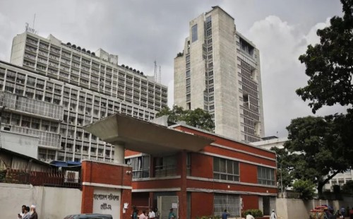 অন্তর্বর্তী সরকারের এক বছরে প্রশাসনে বিশৃঙ্খলা ও দুর্নীতি