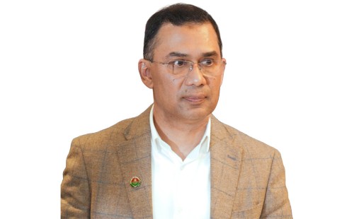 ১৭ বছর পর দেশে ফিরে মায়ের পাশে তারেক রহমান: ভোটার নিবন্ধন ও রাজনৈতিক ব্যস্ততার বিস্তারিত