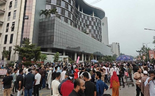 বিটিআরসি ভবনে হামলা: এনইআইআর বাতিলের দাবিতে উত্তাল আগারগাঁও