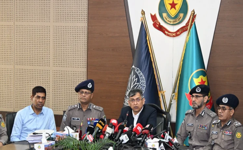 চাঁদাবাজ ও সন্ত্রাসীদের বিরুদ্ধে স্বরাষ্ট্রমন্ত্রী সালাহউদ্দিন আহমদের কঠোর ঘোষণা: নতুন অভিযানের বিশ্লেষণ