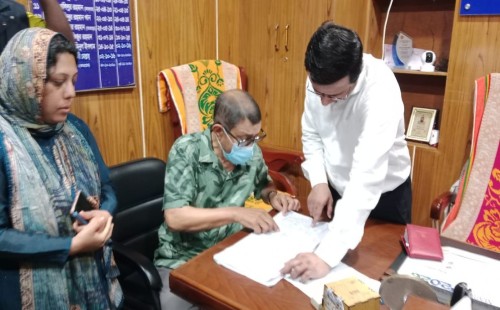 স্বাস্থ্যমন্ত্রী সরদার মো. সাখাওয়াত হোসেন, সিংগাইর হাসপাতাল পরিদর্শন, চিকিৎসক অনুপস্থিতি, মানিকগঞ্জ স্বাস্থ্যসেবা ২০২৬,