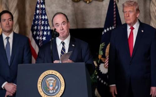 মার্কিন নৌবাহিনী সচিব জন ফেলান বরখাস্ত: নতুন দায়িত্বে হাং কাও