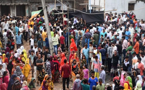 পশ্চিমবঙ্গে মুসলিম ফেরিওয়ালাকে কুড়াল দিয়ে কুপিয়ে হত্যা | বাংলাদেশ প্রতিদিন