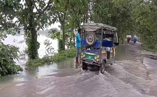 চাঁপাইনবাবগঞ্জে একদিন স্থির থাকার পর হ্রাস পাচ্ছে পদ্মার পানি, স্বস্তি চরাঞ্চলে