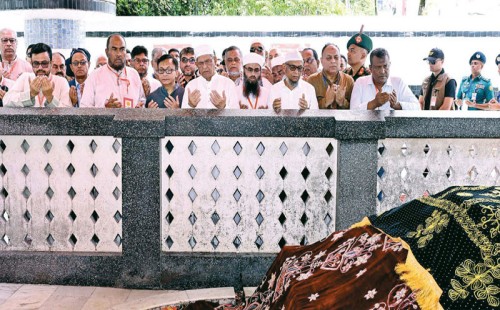 গণতন্ত্র ও জাতীয় উন্নয়ন রক্ষায় সরকার-বিরোধী দলকে ঐক্যবদ্ধভাবে কাজের আহ্বান প্রেসিডেন্টের