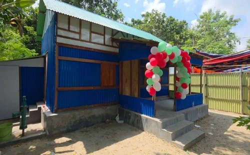ঢাকার ফুটপাত থেকে গোলাপী বেগমের নতুন ঠিকানা, পেলেন ঘরের চাবি