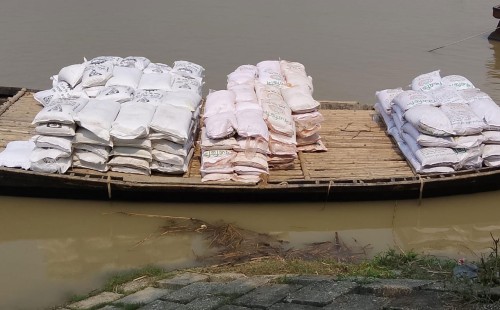 দৌলতপুর সীমান্তে ভারতে পাচারের আগেই ৯ হাজার ২৫০ কেজি সার উদ্ধার