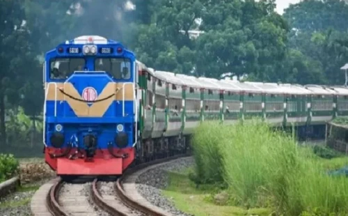 দুর্গাপূজায় চলবে তিন জোড়া বিশেষ ট্রেন, পাঁচ ট্রেনের ছুটি প্রত্যাহার