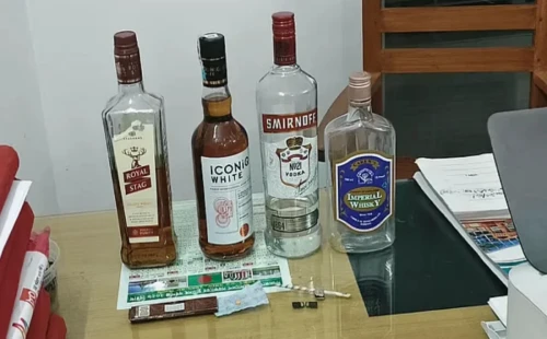 ৮৫ জনকে আটকের সেই অভিযানে এক বোতল মদ, একটি খালি ও দুটি আংশিক খালি বোতল উদ্ধার