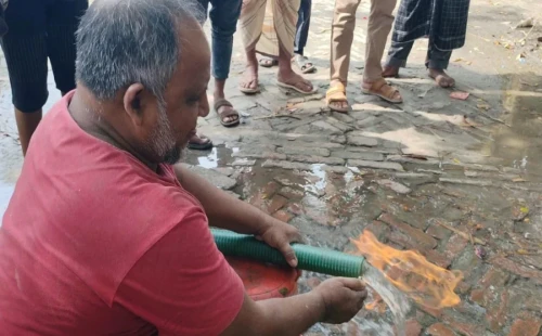 গোপালগঞ্জে পানির পাম্প থেকে বের হচ্ছে গ্যাস, জ্বলছে আগুন