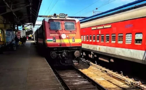 রাতে ট্রেনে মোবাইল চার্জে নিষেধাজ্ঞা, যাত্রীদের জন্য নতুন নির্দেশ